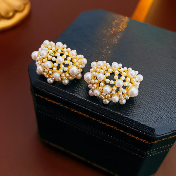 French retro palace style earrings with light luxury and high-end feel - Image 4