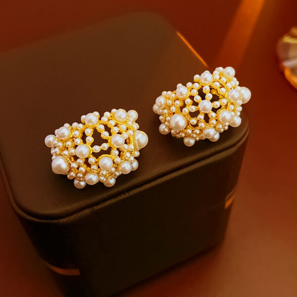 French retro palace style earrings with light luxury and high-end feel - Image 3