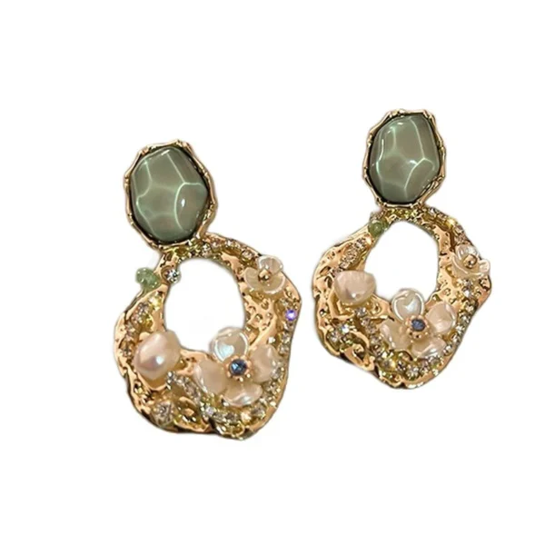 Pearl Flower Harbor style exaggerated large earrings, women's vintage earrings, niche design, high-end retro earrings - Image 4