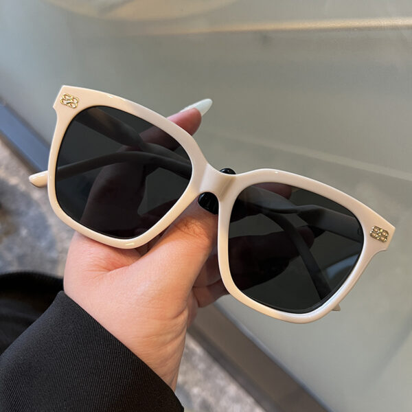 Letter B Retro Box Sunglasses Women's High end Feeling Internet Celebrity New Sunglasses Anti UV Sunglasses - Image 4