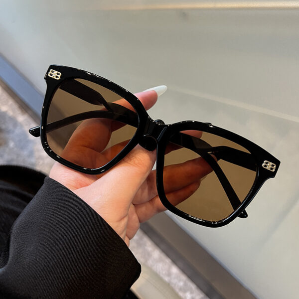 Letter B Retro Box Sunglasses Women's High end Feeling Internet Celebrity New Sunglasses Anti UV Sunglasses - Image 3
